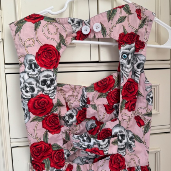1950 style roses & skulls dress - Picture 4 of 4